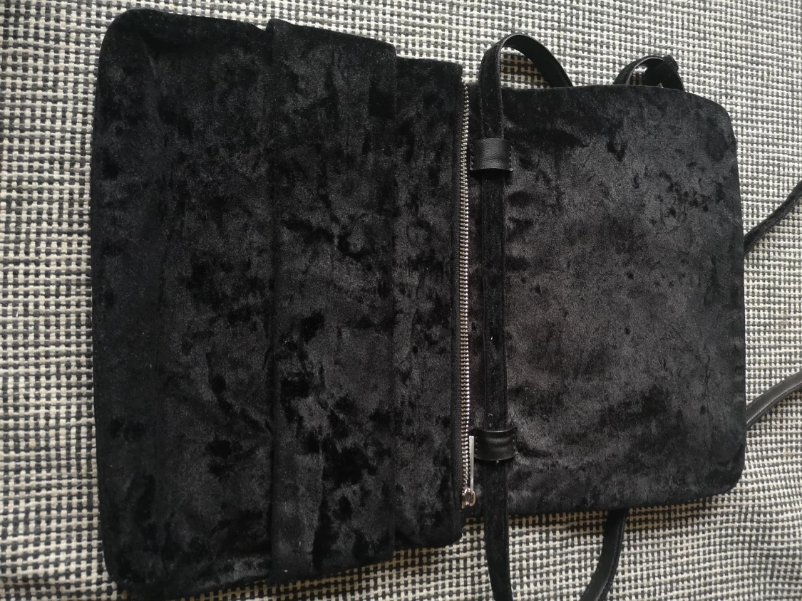 Svart väska i sammet från Carin Wester  - 90