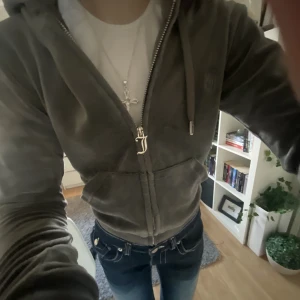 Juicy tröja  - Jättefin grå juicy couture tröja ❤️ säljer då den va för liten 
