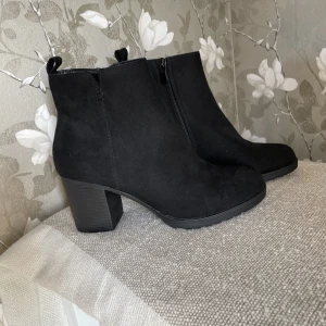 Oanvända damskor - Helt oanvända. Storlek 37