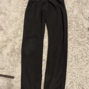 Mjukisbyxor - Super sköna mjukisbyxor, fick dessa men tyvärr är det förstora därför säljer jag.