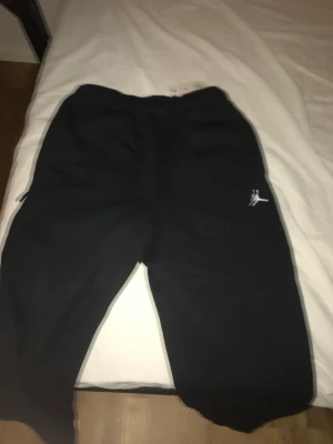JORDAN byxor - Jordan byxor från footlocker aldrig använts pågrund av att storleken ej passa