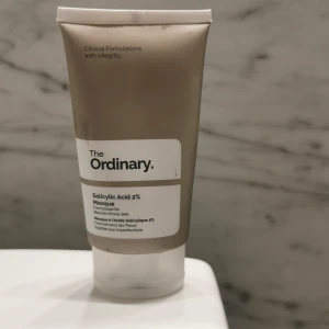 The ordinary  - Salacylic acid mask från the ordinary. Skulle säga att 80% e kvar. 