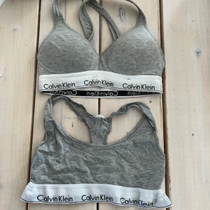 Calvin klein - Toppar från Calvin klein, översta är i storlek Xs med kupa och den understa storlek S utan. 90kr/st (understa såld)