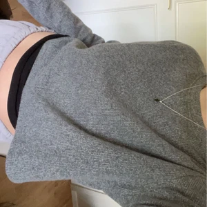 Grå tröj  - Super fin grå tröja i ett lite tjockare material🐿