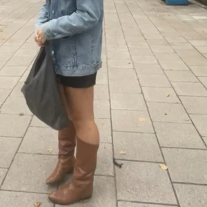 Cowboy boots - Finaste bootsen 🤎 Storlek 39 men passar mig som har 38 också! Super fint skick. 250 kr