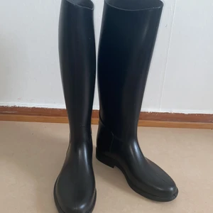 horse riding shoes - All new horse Riding shoes, haddock not been used at all. NO damage!  helt nya ridskor som inte har blivit använd, ingen skada och är i utmärkt skick.   