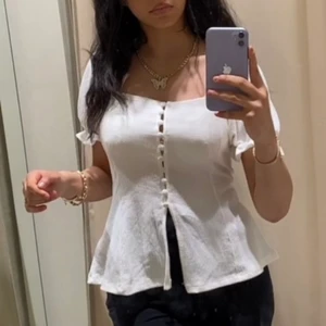 Vit blus  - Super snygg till sommar