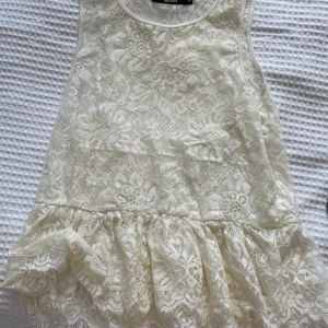 Linne - Spets linne från BikBok. Storlek M, snålt använt🥰 krämvit🤍