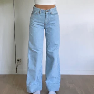 Baggy jeans  - Jeans från Junkyard, har sytt upp dom så dom passar mig som är 155cm🤍köparen står för frakten på 79kr🤍
