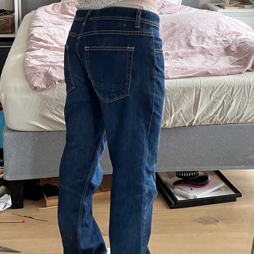 Skitsnygga lågmidjade jeans som dessvärre inte andvänds! Är 163 cm . Jeans & Byxor.