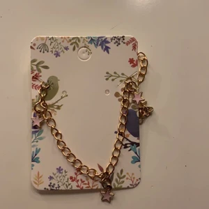 Stjärn halsband med rosa stjärnor på - Helt nytt halsband med rosa stjärnor på!  Ny pris är: 25