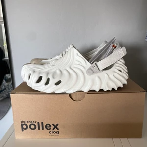 Crocs pollen clog by Salehe Bembury Stratus - Hej, säljer ett par Crocs pollen clog by Salehe Bembury Stratus i storlek us 7, aldrig använda. Vid frågor skicka bara ett meddelande 