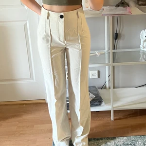 Kostymbyxor  - Från Zara, fint skick. Passar även S