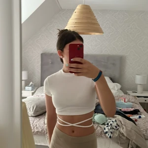 Fin knut top - Säljer samma i svart! Jätte fin från gina men passar inte mig längre , pris kan diskuteras ❤️