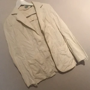 Vintage 80 tals kavaj - Vintage, en 80 tals kavaj med axelkuddar, super fin, behöver endast en strykning. 