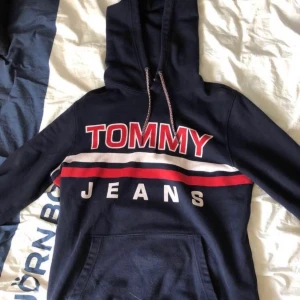 Tommy Hilfiger hoodie - Tommy hilfiger hoodie i storlek XL Eventuell frakt betalas av köparen