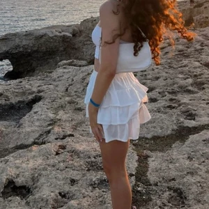 Kjol - Jättesöt kjol som jag tyvärr inte får användning för :( Nästan nyskick! Köparen står för frakten 🫶🏻 