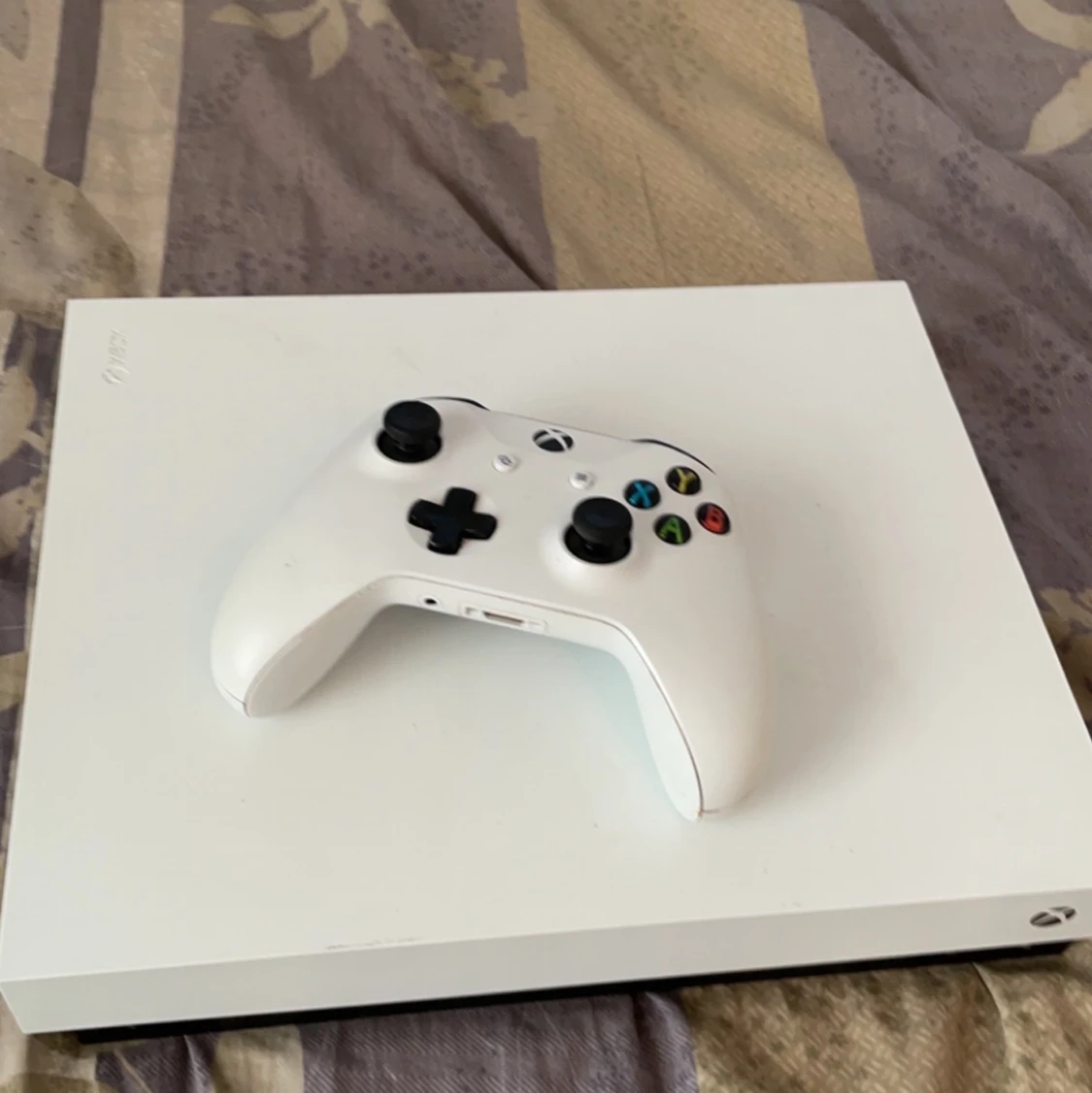 Xbox one s med en kontroll - 90