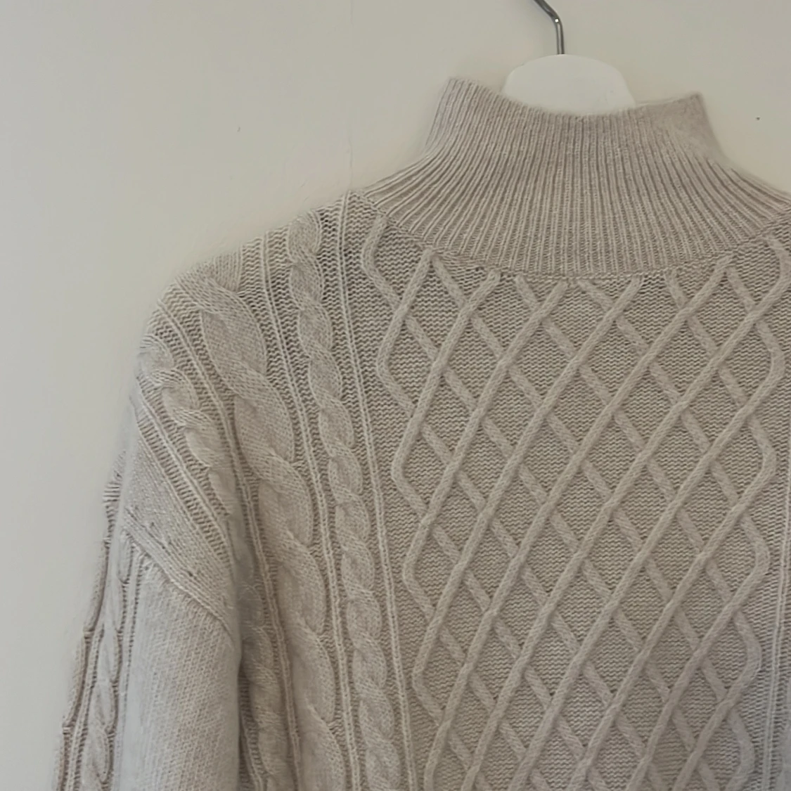 Längre stickad tröja  - 90