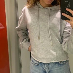 Tjocktröja - Luvtröja, köparen står för frakten