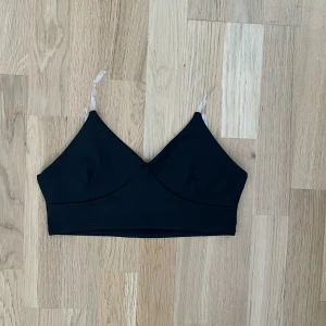 Crop top genomskinliga band  - Ny kick