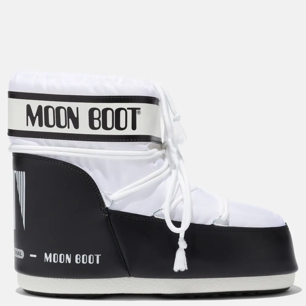 Säljer dessa moon boots som inte kommer till användning. Använde de förra vintern men de är inte min stil riktigt. Det är väldigt bekväma!. Skor.