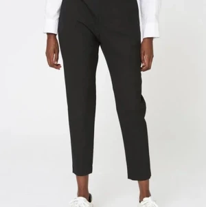 Nya byxor från Hope - Säljer ett par helt nya byxor från Hope med prislapp kvar. Storlek 36, deras ”kända” kostymbyxa.  Nypris 1400kr