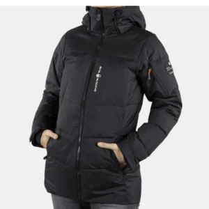 Sail racing jacka  - Sailracing jacka perfekt till vinter. Säljes för 2500kr (pris kan diskuteras vid snabb affär) kontakta mig för personliga bilder på jackan eller andra frågor. Använt 1 vinter, Inga defekter alls. Jackan är som ny