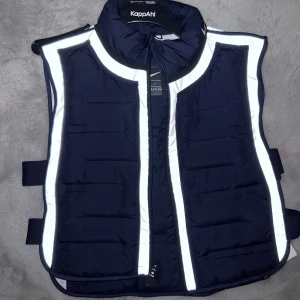 Kort väst från Nike - En kort väst som är väldigt häftig från Nike. I nyskick