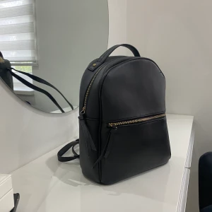 Ryggsäck perfekt för ipad - 50kr!!!