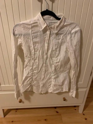 Skjorta  - Vit skjorta från Esprit 