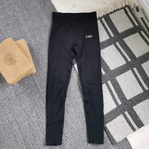 ICANIWILL Leggings - Svarta seamless Leggings storlek S