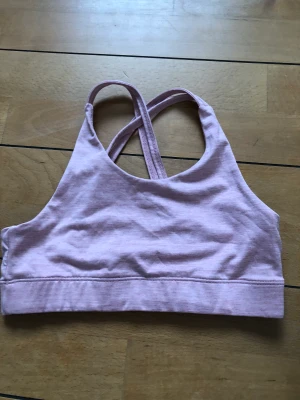 Träningstopp - Träningstopp från stadium. Barnstorlek, men passar xxs, xs! Frakt tillkommer på 30kr.