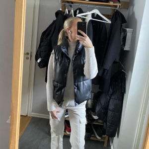 Zara väst - Storlek xs, världens härligaste väst! Köparen står för frakt!