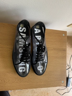 Axel Aregato x Samsung ”LIMITED EDITION ” - 9,5/10 skick storlek 44/45  Frågor är de bara skriva 