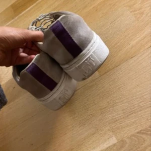 Eytys skor - Eytys skor använda men i bra skick. Fler bilder kan skickas vid önskan. 