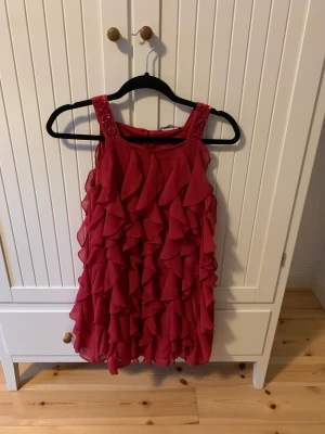 Klänning  - Vinröd klänning. Storlek 146/152. Nyskick 