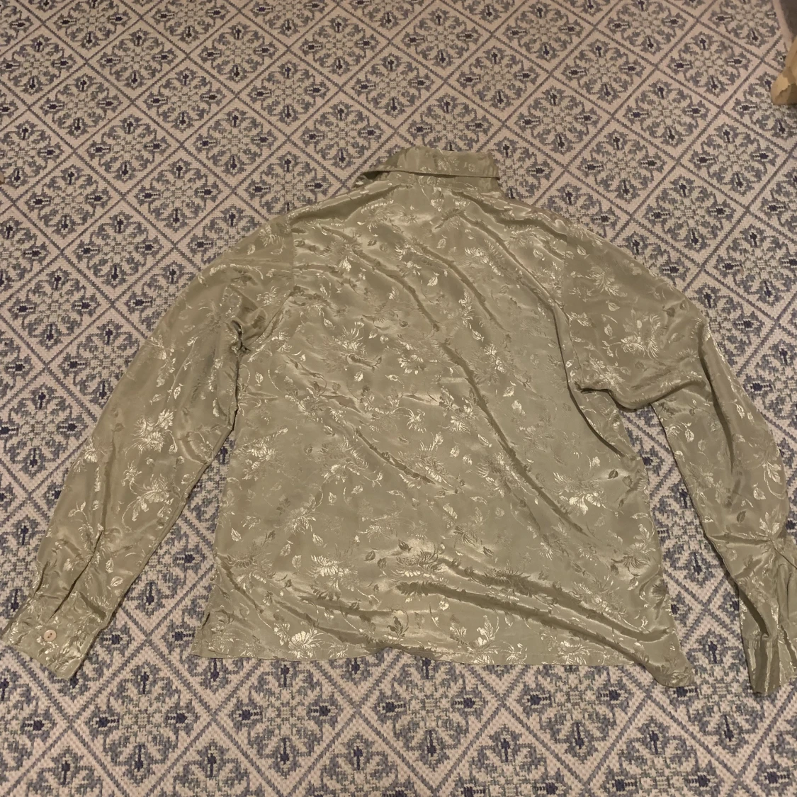 Glansig skjorta - 91