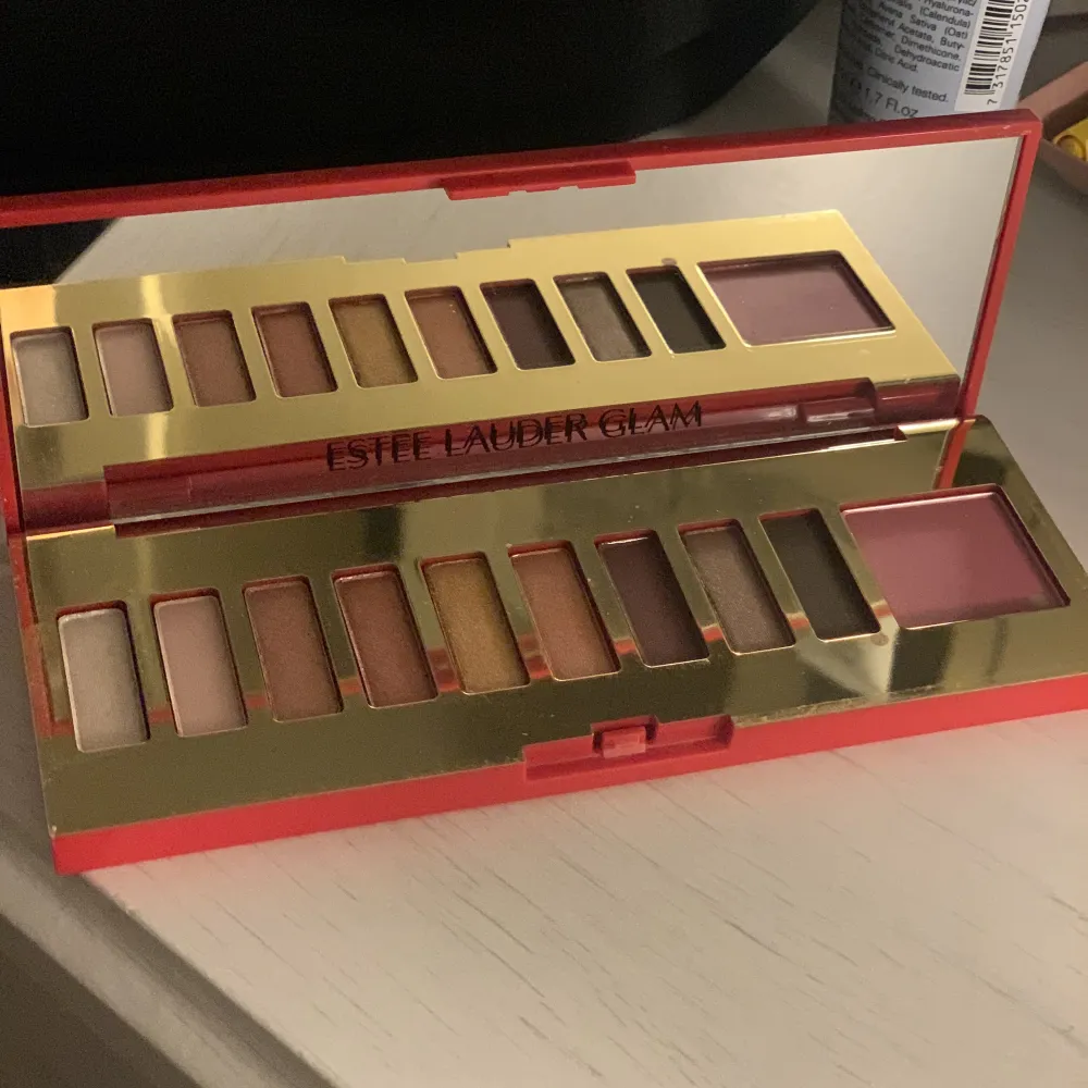 Eye and cheek palette-Glam Oanvänd Ögonskuggspalett (Glam) från Estee Lauder Glittriga fina skuggor . Skönhet.