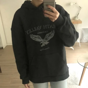NA-KD hoodie - Helt oanvänd NA-KD hoodie i strl xxs. Stor i storleken. 