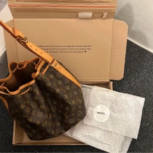 Louis Vuitton  - Intressekoll!! Jätte fin louis Vuitton väska köpt på miinto för ca 7000, väskan är i jätte fint skick och har inga speciella defekter. Jag har kvitto och kartong kvar.. skriv gärna om du har några frågor eller funderingar☺️