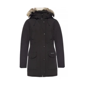 Canada gode Victoria parka - Säljer min canada som jag köpte 2019. Senast använd var 2020 i vintras. Ända sen dess har ja använt kappor m.m. Kemtvättade den nyligen så den är hel fräsch. kvittot är ej med men köpt i NK Göteborg för 9100kr.  Säljer den för 4500, pris kan diskuteras!