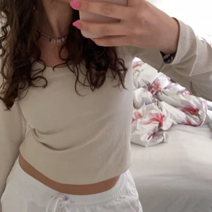 Långärmad tröja - Vanlig långärmad tröja i storlek xs/s använt ett par få tal gånger