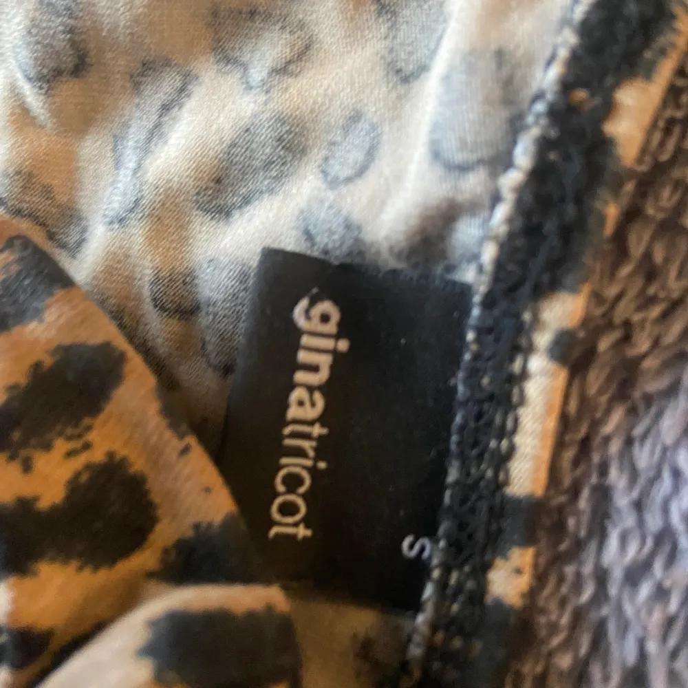 Leopard linne från ginatricot i bra skick. 50kr inkl frakt. Toppar.