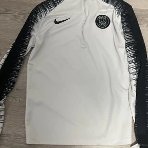 Psg kofta  - Skit snygg psg tröja använd ett par gånger men i bra skick
