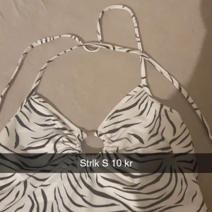 Toppar - 10 kr styck, kan mötas upp elr så betalar köparen för frakten. Tar swish elr kontany