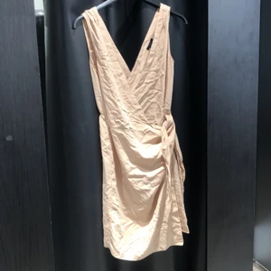 Omlot klänning  - Helt ny klänning 