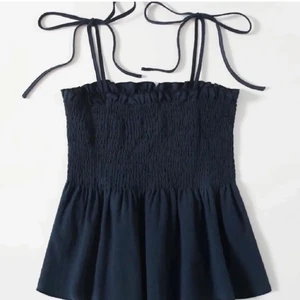 Topp från shein💗💗 - Lägger ut denna igen då hon som budade inte svarade!💗 Säljer denna fina topp pga att jag inte använder den längre. ❌Tryck inte på köp nu❌