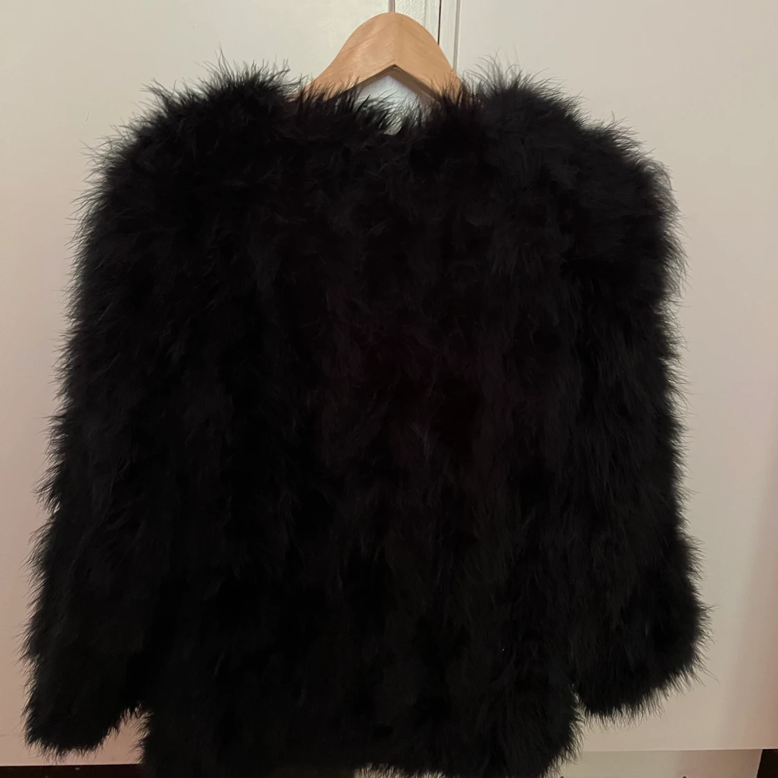 Svart fluffjacka - 90