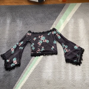 Helt ny magtröja  - Jag svär på gud den är helt ny jag vill sälja den pågrund av att den är för stor för mig. Jag tänker att köpa en till men i mindre storlek. Frakt står du själv för. 